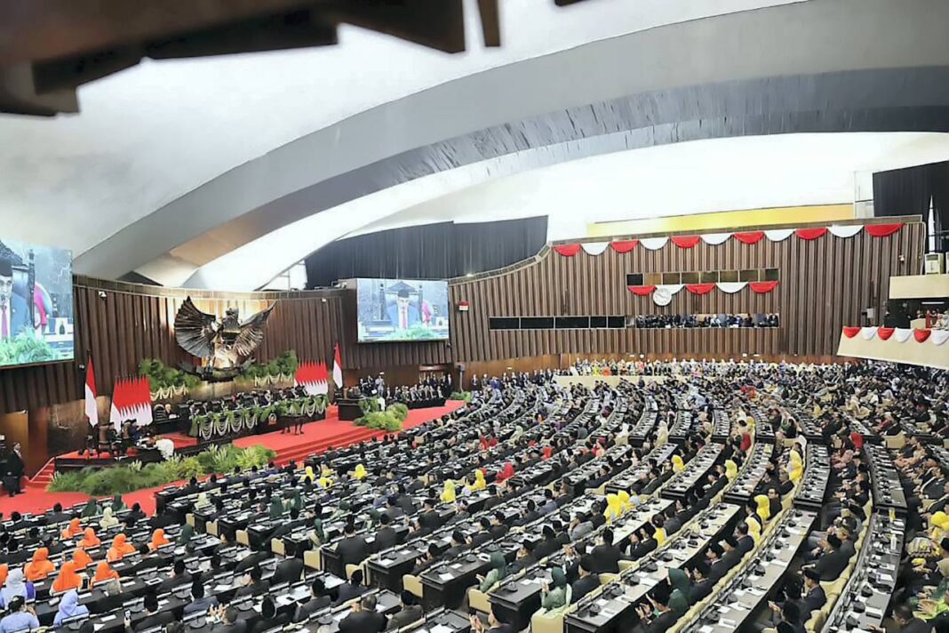 Prabowo Sidang Paripurna Majelis Permusyawaratan Rakyat (MPR) pelantikan Presiden dan Wakil Presiden, di Gedung MPR/DPR, Jakarta, Minggu (20/10).